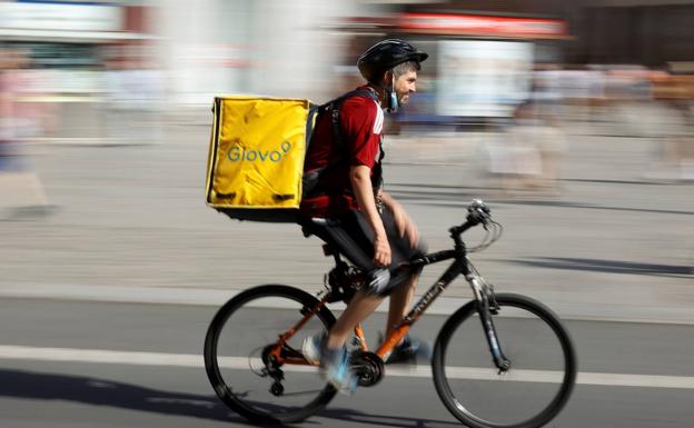 El TSJPV confirma que los repartidores de Glovo son «falsos autónomos»