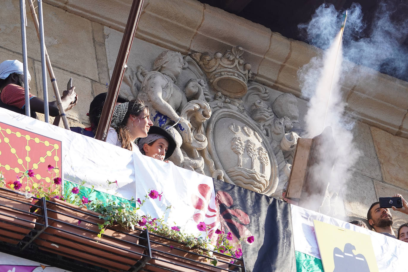 El Pirata Zabarre y María Labaien vencen a la granizada y desembarcan