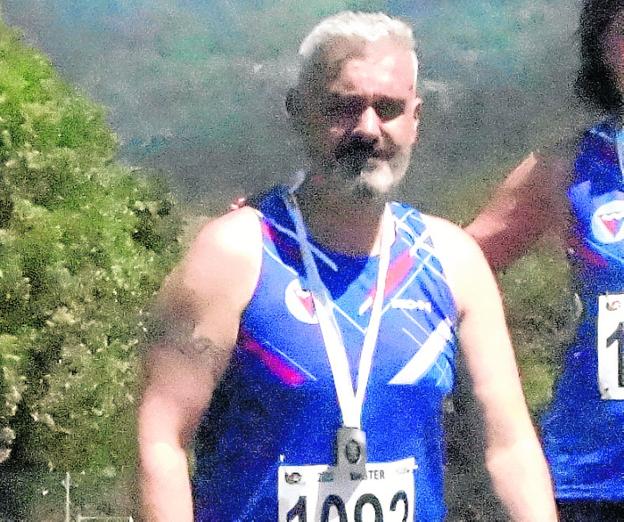 Tres oros, un bronce y récord en 4x100 para Tomás Sánchez