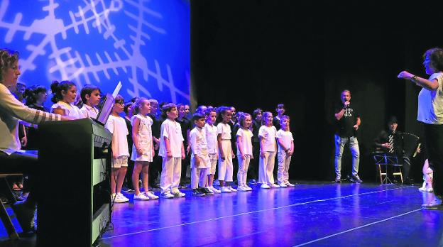 Hermosa y Maia, en los festivales de la Ikastola