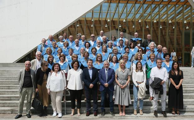 42 alumnos de las aulas de la experiencia reciben sus diplomas universitarios