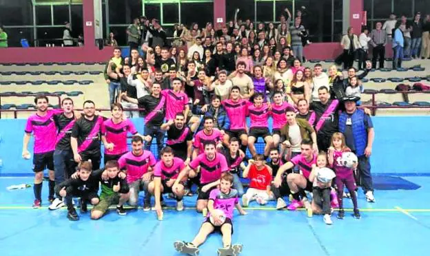 El Donipari celebra su ascenso a la Liga Vasca con el apoyo de los sanjuandarras