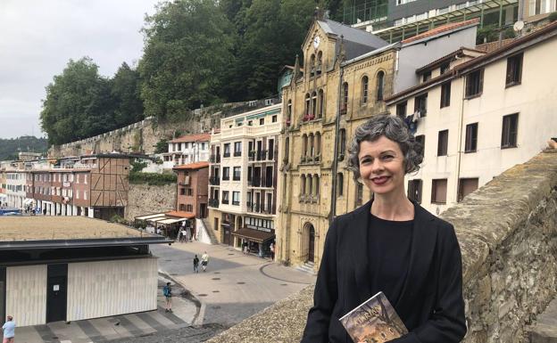 «Zahartzaroko maitasuna landu nahi izan dut, batere idealizaziorik gabe»