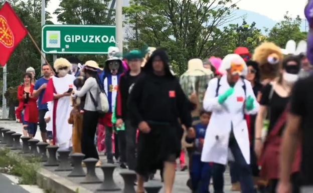 Cruzan la muga junto a siete africanos hasta Baiona