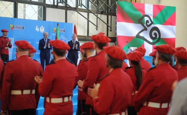 Urkullu reivindica la labor «ejemplar» de la Ertzaintza y pide «no olvidar» el acoso de ETA