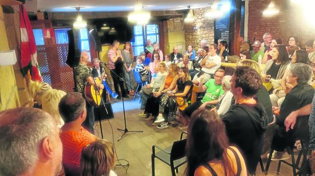 El Acuerdo de Viernes Santo centra la nueva jornada de 'Gora herriak!'