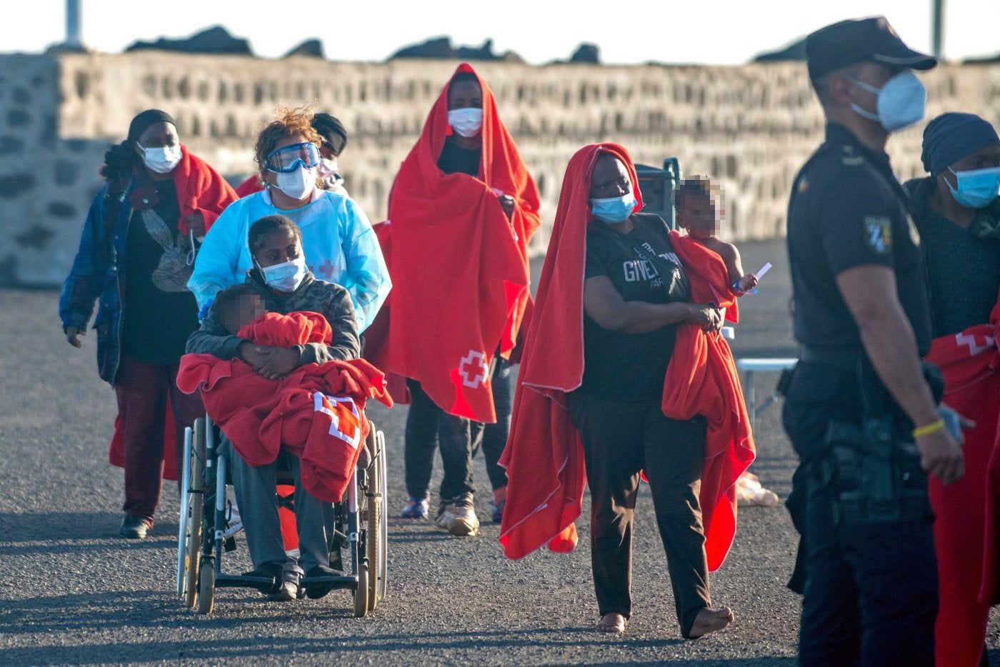 Reconocen por primera vez la nacionalidad española a una niña nacida en ruta migratoria