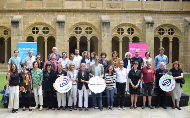 Donostia quiere llenar sus calles de personas 'ahobizi' y 'belarriprest'en el tercer Euskaraldia