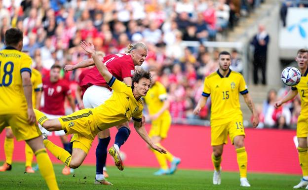 Sorloth marca ante un gris Isak