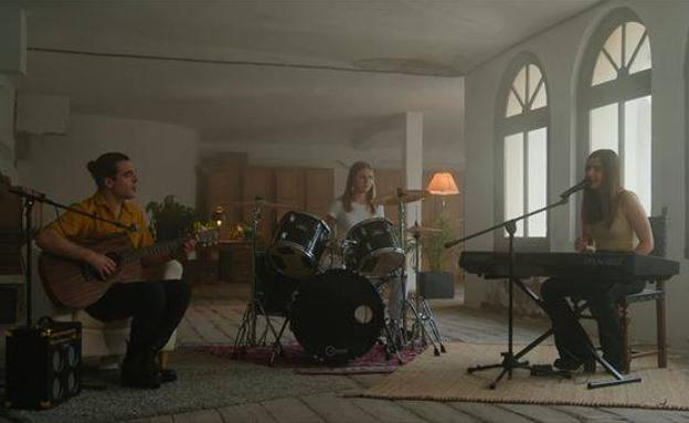 Ainhoa eta Aitzol bikoteak 'Ezbaian' diskoa aurkeztu du