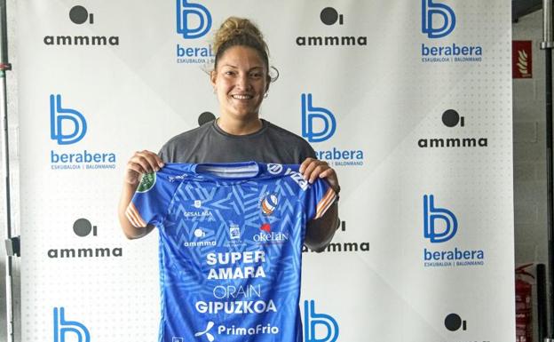 Giuliana Gavilán: «Es un gran reto defender la camiseta del Bera Bera y espero estar al nivel»