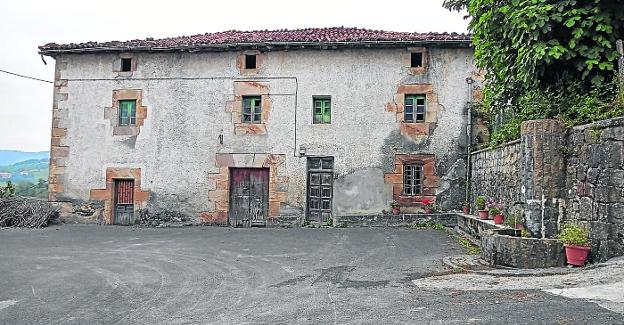 Alegiko dendaren lizitazioa eta Itsasoko Goiko ostatua birgaitzea, bilkuran