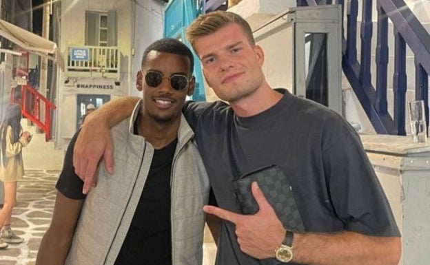 Alexander Sorloth y Alexander Isak disfrutan juntos de las vacaciones