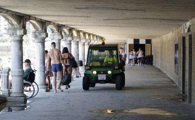 La décima Escoba de Platino avala la limpieza viaria y la de las playas