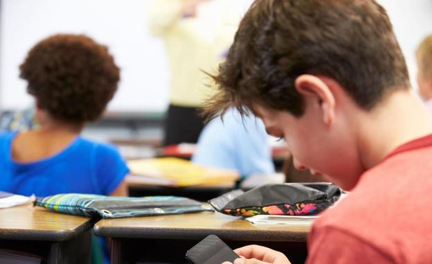 El uso de móviles rebaja hasta los 7 años la edad mínima de iniciación al porno en Euskadi