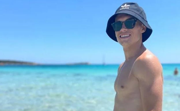 Los jugadores de la Real recorren playas de todo el mundo