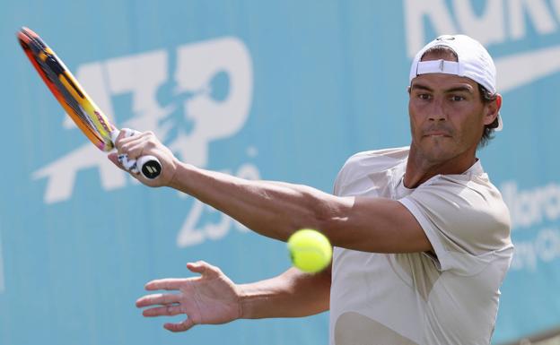 Rafa Nadal responde con buena nota al tratamiento en el tobillo y estará en Wimbledon