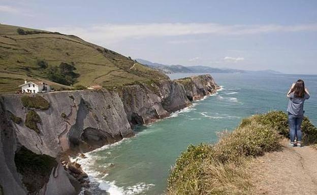 ¿Dónde será más caro y más barato veranear este año?