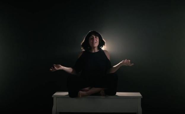 Doluaren aitortza eta aldaketaren aldeko aldarria egiteko abestia