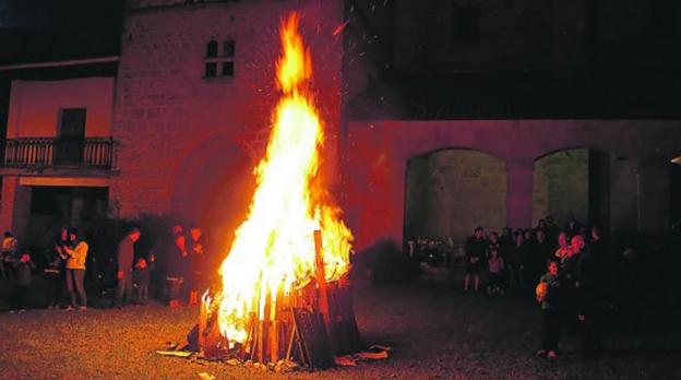 San Joan bezpera ospatzeko festa desberdinak antolatu dira gaur herrian