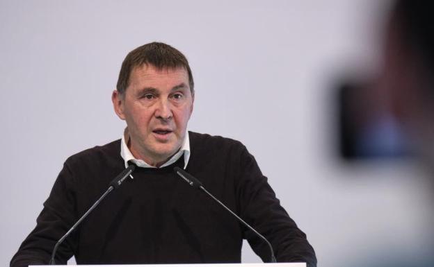 Arnaldo Otegi critica que los jóvenes de GKS «son sectarios y tienen un problema con la pluralidad»