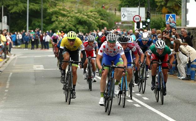 Arranca la Vuelta a Gipuzkoa con una prólogo explosiva en Idiazabal