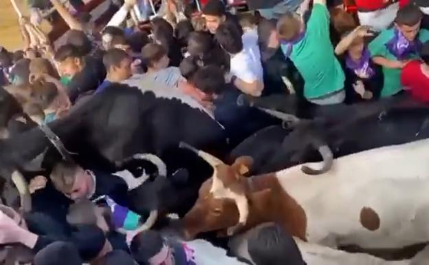 Así se ha convertido en una ratonera el acceso a la plaza de toros en el encierro de Arrasate