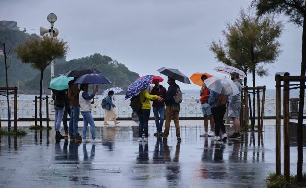 Gipuzkoa se olvida del verano: 25 grados menos en 7 días y lluvia incesante
