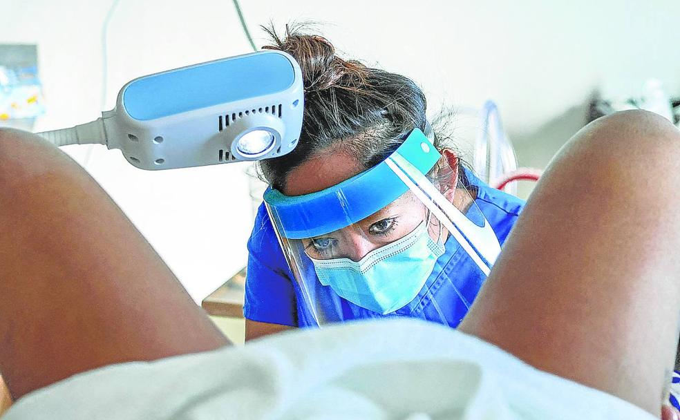 Dr. Shelly Tien performs an abortion at a clinic in Oklahoma before the state outlawed the practice last May. 