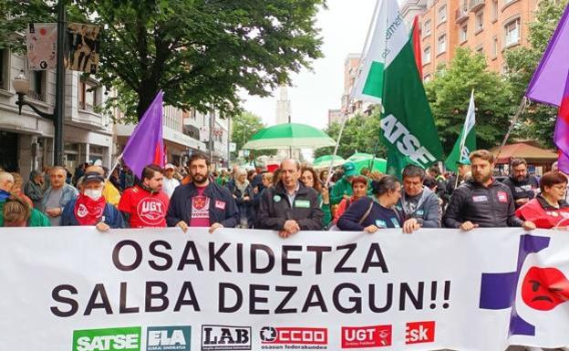 Miles de personas secundan la movilización en Bilbao a favor de la Sanidad pública