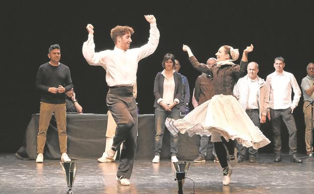 El campeonato de baile al suelto fue para Katerin Artola e Iker Belinchón