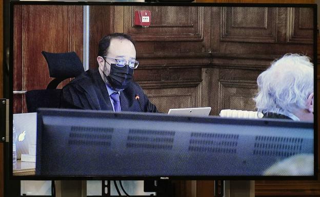 «¿Usted ve que yo lleve una pistola?»