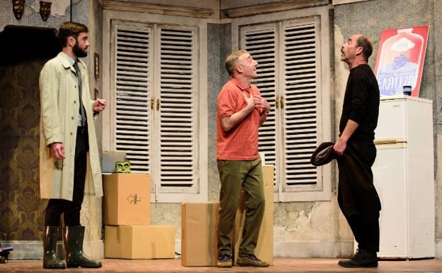 Ibilbide arrakastatsua itxiko du Donostian 'Konpromisoa' antzezlanak