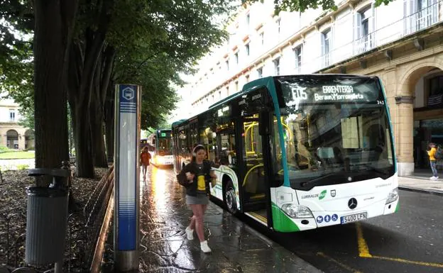 Polémica entre la Diputación y Donostia por la idea de mover las paradas de bus de Plaza Gipuzkoa