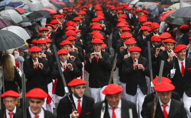 Revive la emoción de los alardes tradicional y público de Irun 2022