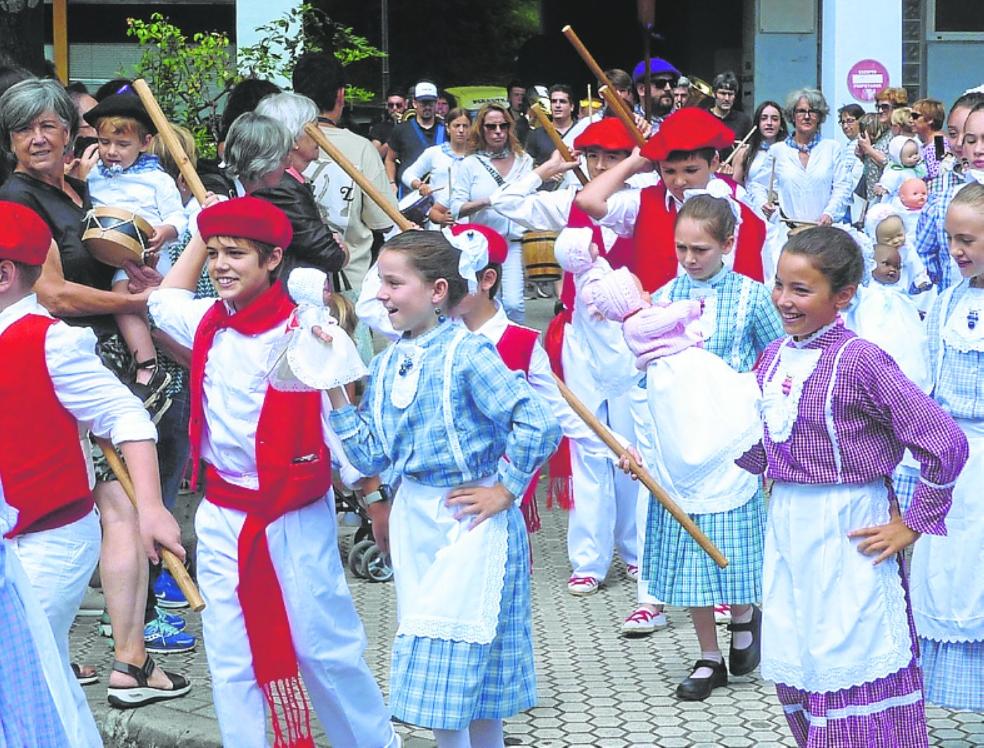 Iñudes y artzainas bailaron junto al mar