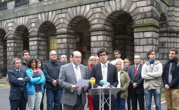 PNV y EH Bildu reclaman el derecho a decidir a rebufo de la ola del referéndum de Escocia