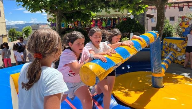 La comparsa de gigantes de BET animará las calles hasta la paellada