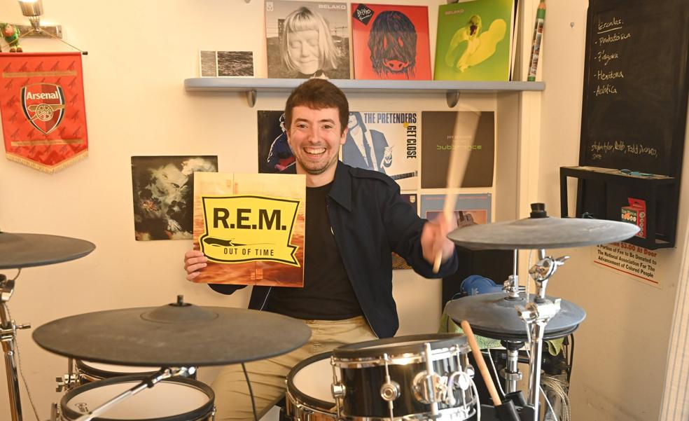 «Con R.E.M. me enamoré de la sección rítmica y de la batería»