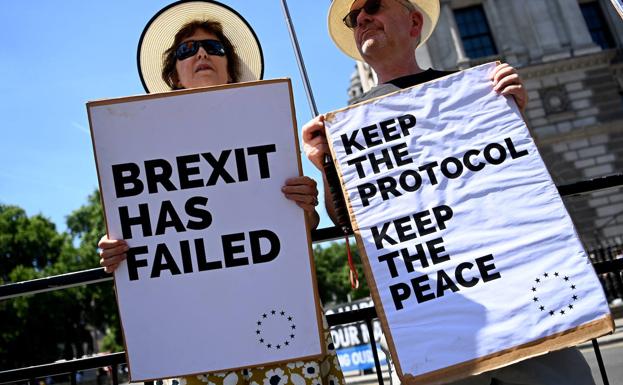 Brexit supporters protest in Belfast against the amendment to the Protocol.