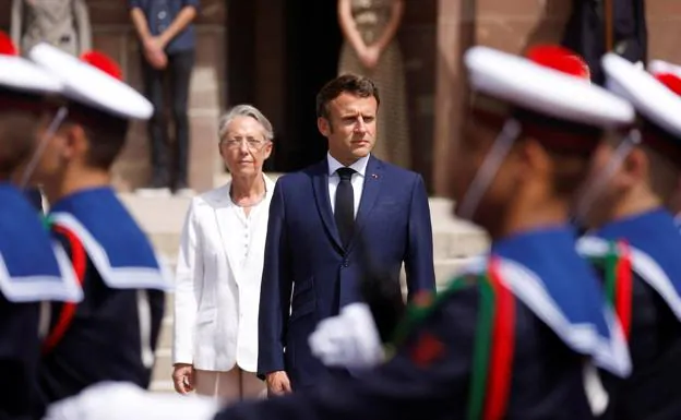 Macron and Borne, during a ceremony in memory of the declaration made by De Gaulle in World War II.
