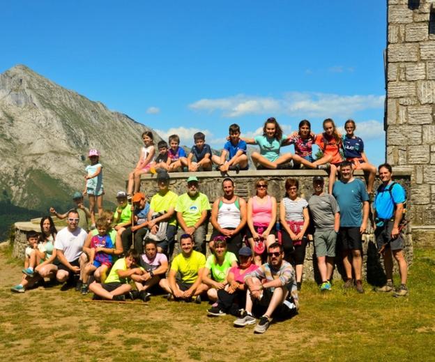 Herri Eskolako mendi taldeak agur esan dio denboraldiari