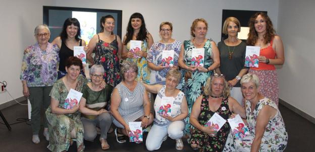 'Tejiendo nuestro destino', un sentido poemario contra la violencia sexista