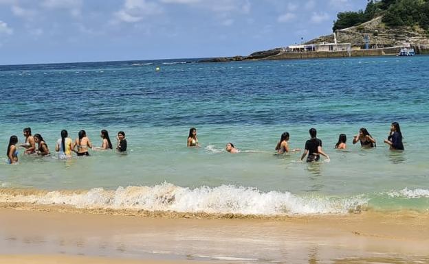 La ilusión de bañarse en el mar por primera vez