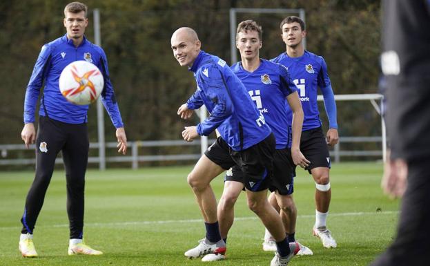 El director deportivo del Alavés ve complicado fichar a Jon Guridi