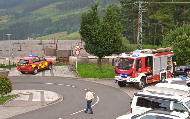 Pequeño incendio en la estructura sin concluir de Torrealdea