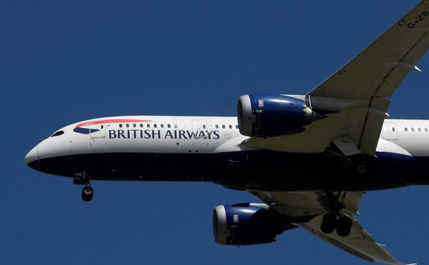 El aeropuerto de Hondarribia estrena hoy su conexión con Londres