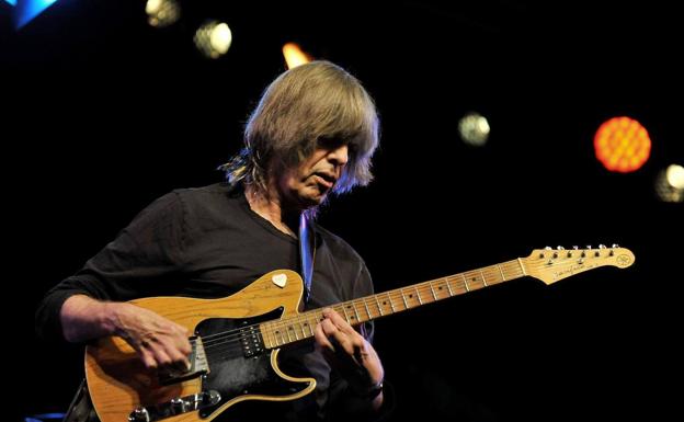 Mike Stern y su equipo 'all-stars' aterrizan este viernes en el Festival Guitaralde de Hendaia