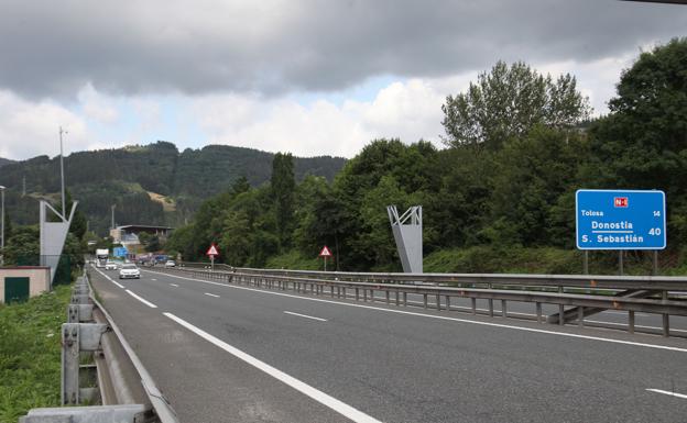Gipuzkoa inicia en Ordizia la colocación de los nuevos arcos del peaje para camiones