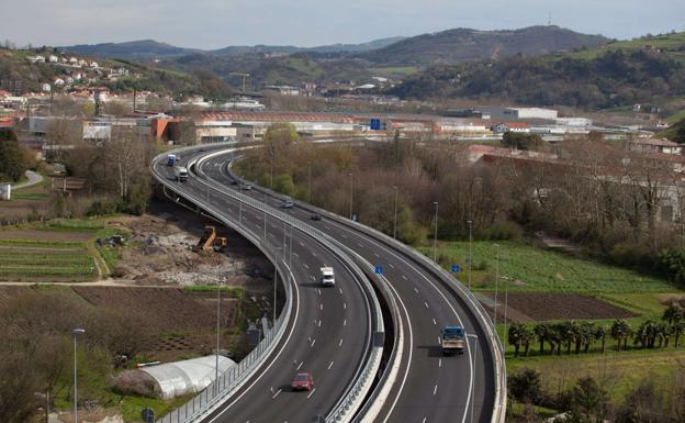 Multa a seis constructoras por repartirse obras, entre ellas la de la variante de Hernani
